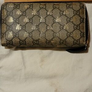 GUCCI Ophidia GG zip around wallet -navy blue leather with golden bees